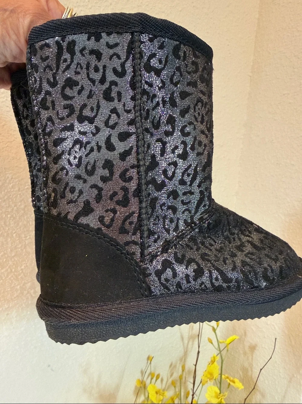 Harper Canyon Metallic leopard boots . Black and silver . NEW with tags